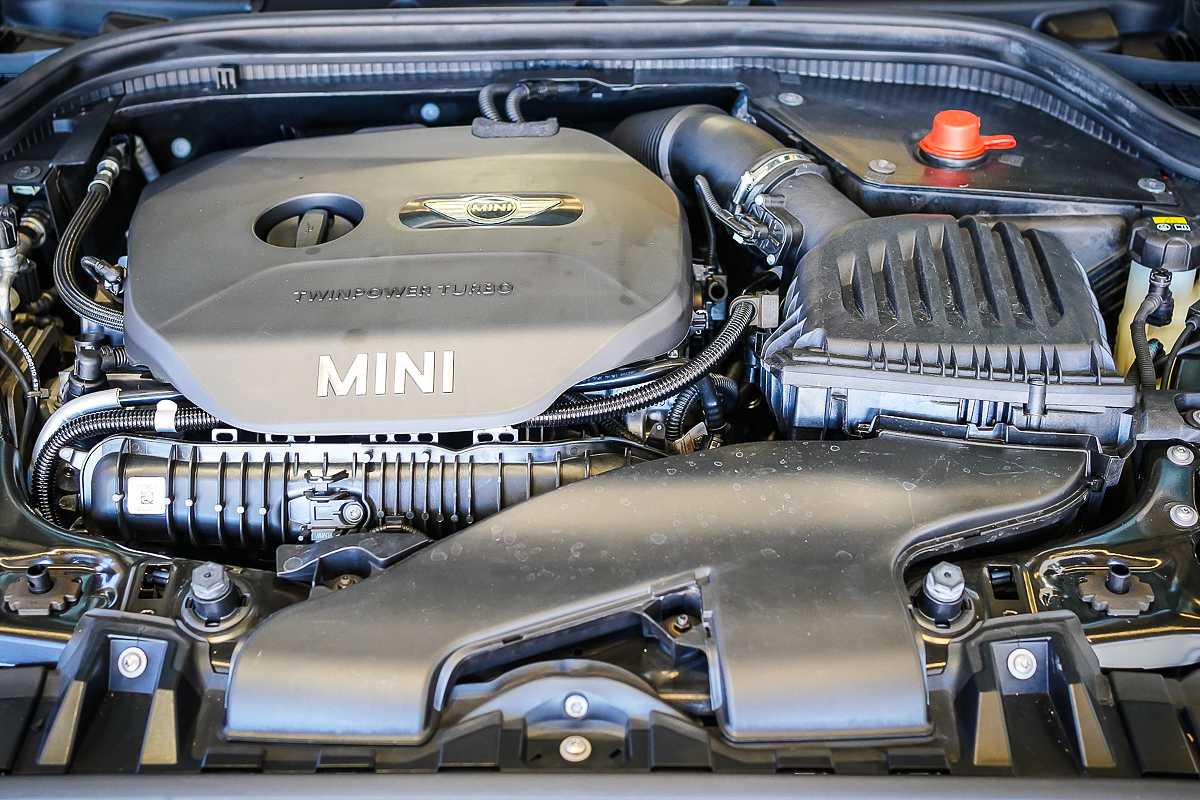 2017 MINI Cooper R50 XM72A