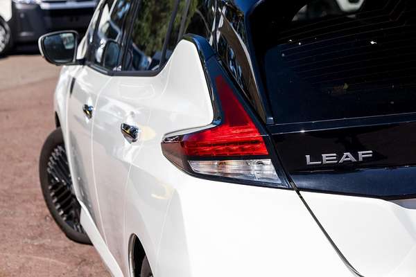 2022 Nissan LEAF ZE1