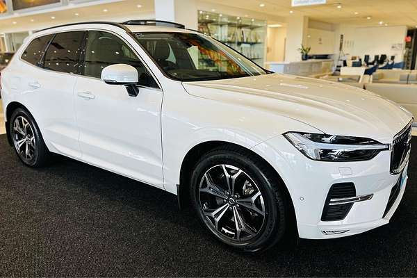 2022 Volvo XC60 B5 Momentum