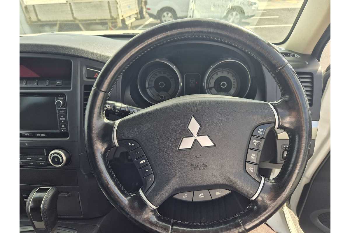 2013 Mitsubishi Pajero VR-X NW