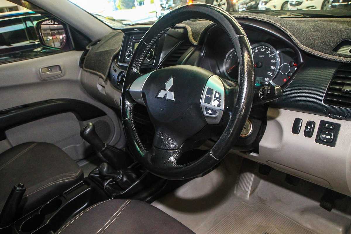 2013 Mitsubishi Triton GLX MN 4X4