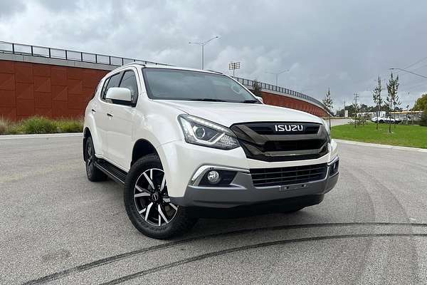 2020 Isuzu MU-X Onyx Edition