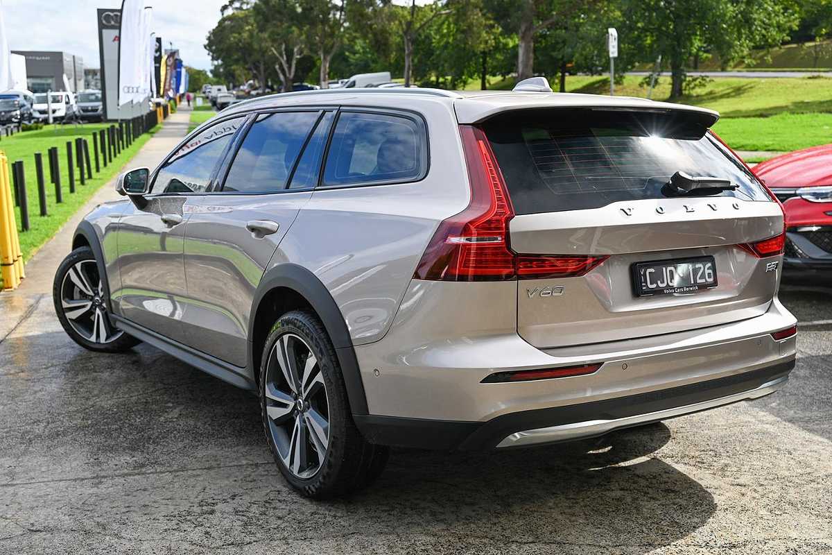 2023 Volvo V60 Cross Country Ultimate B5 Bright