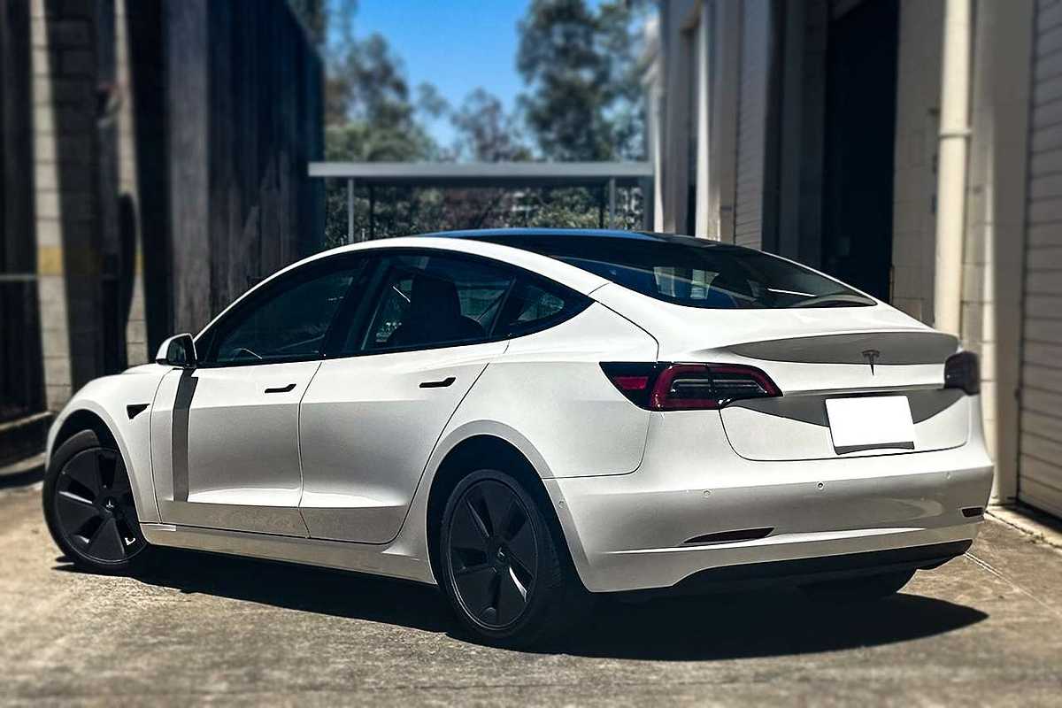 2022 Tesla Model 3 Rear-Wheel Drive