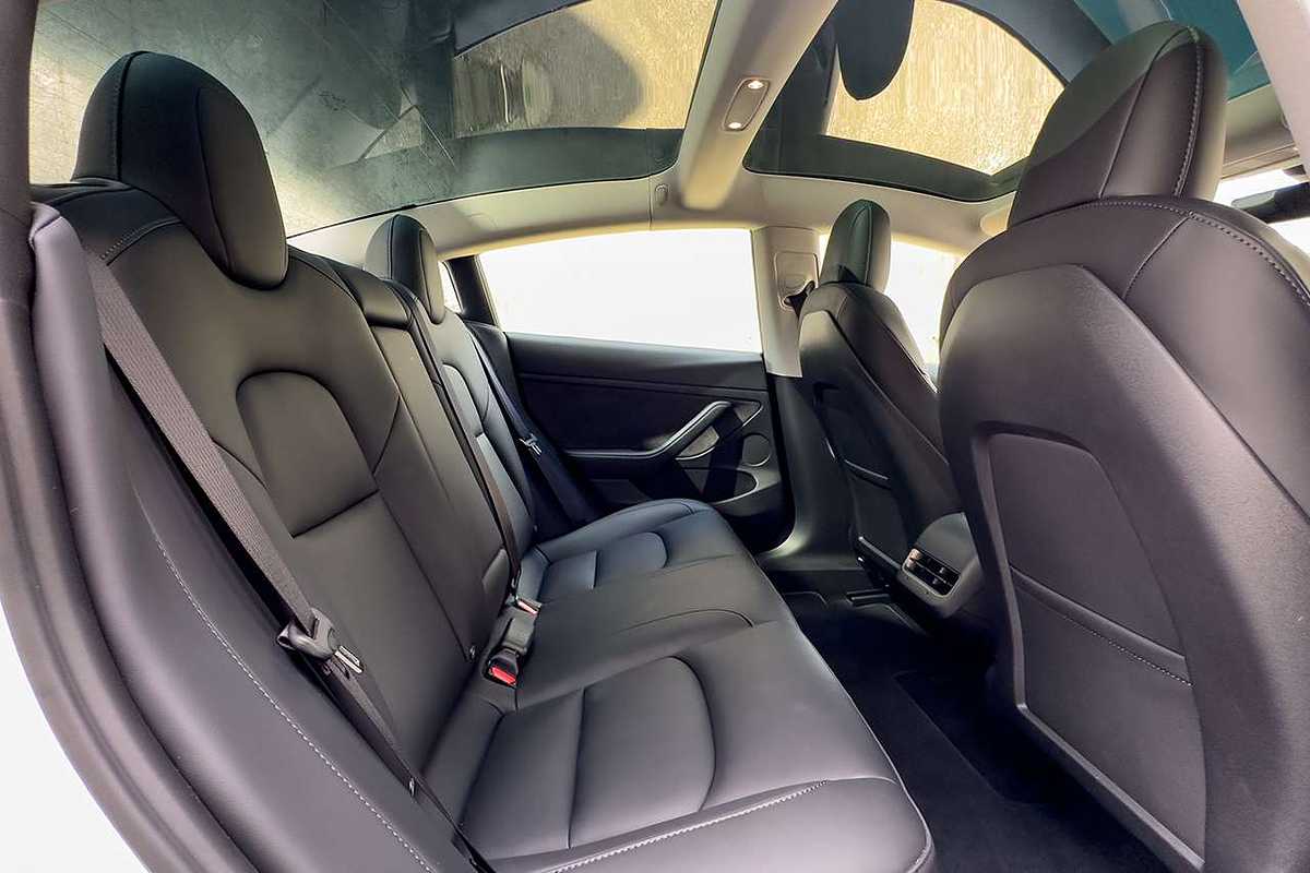 2022 Tesla Model 3 Rear-Wheel Drive