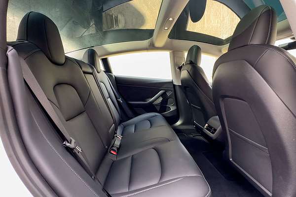 2022 Tesla Model 3 Rear-Wheel Drive