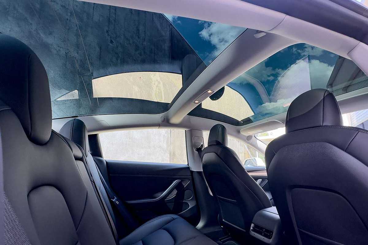 2022 Tesla Model 3 Rear-Wheel Drive