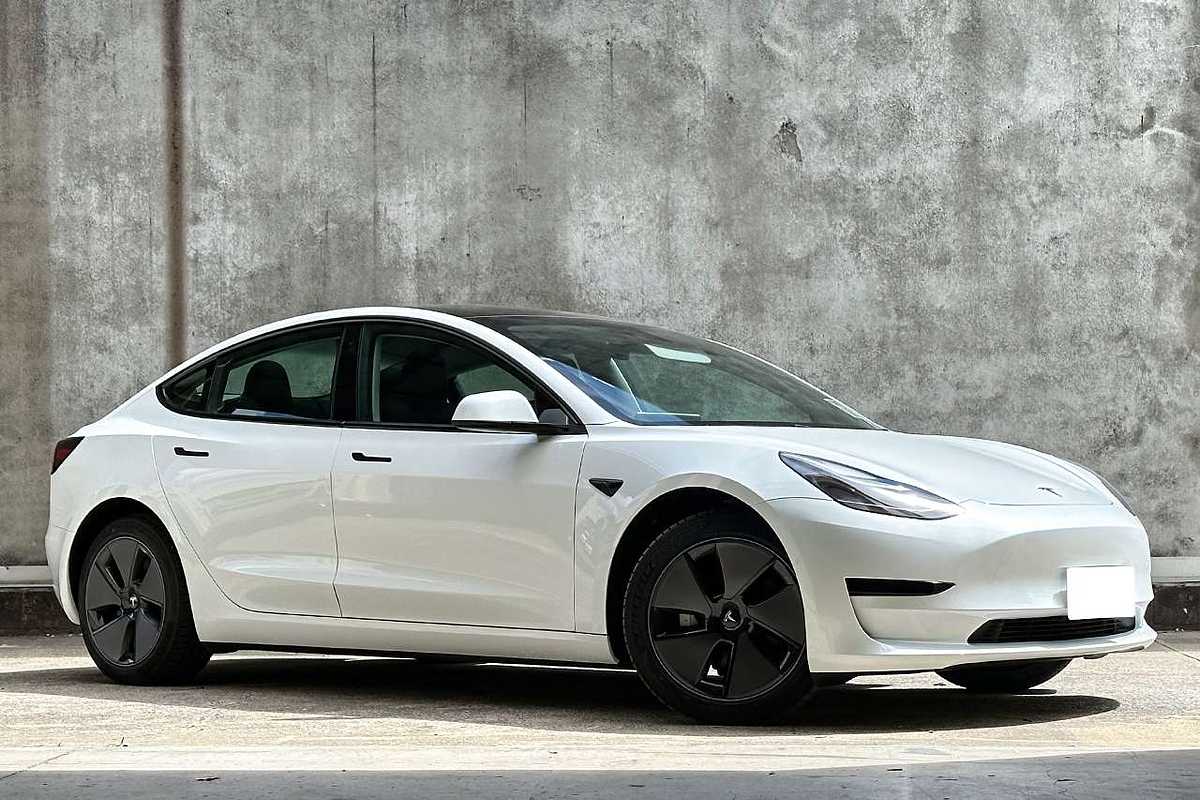 2022 Tesla Model 3 Rear-Wheel Drive
