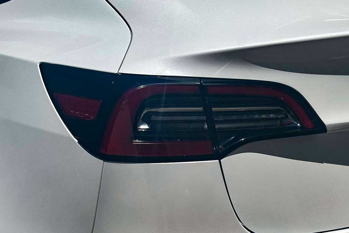 2022 Tesla Model 3 Rear-Wheel Drive