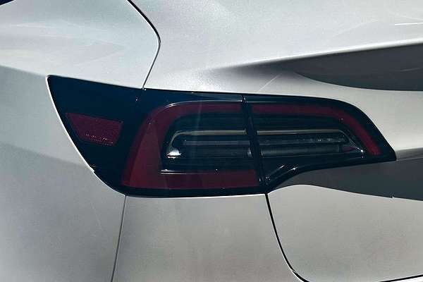 2022 Tesla Model 3 Rear-Wheel Drive