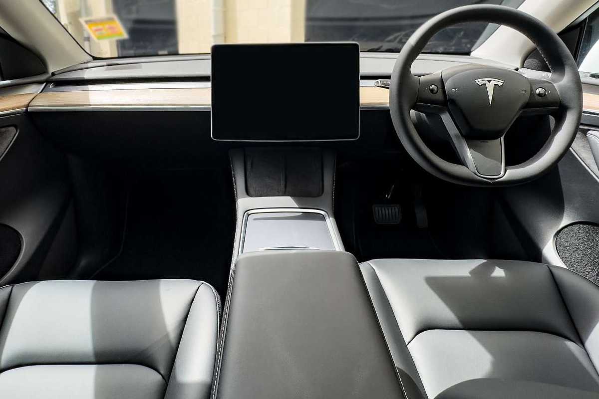 2022 Tesla Model Y Rear-Wheel Drive
