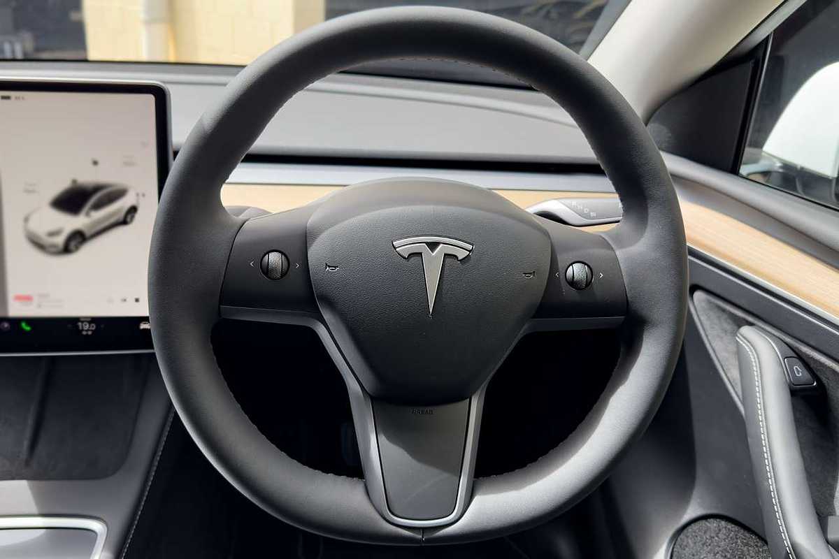 2022 Tesla Model Y Rear-Wheel Drive