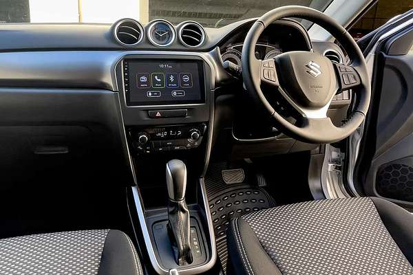 2022 Suzuki Vitara Shadow LY Series II