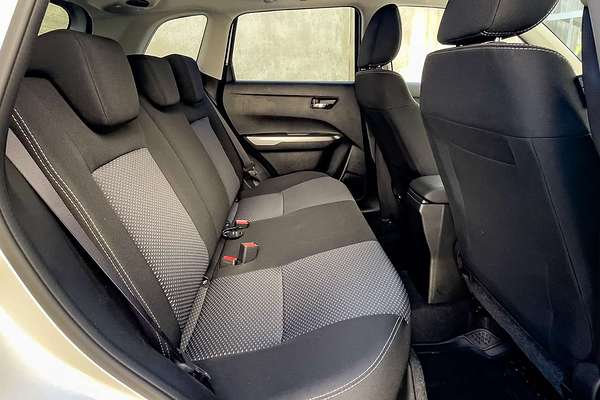 2022 Suzuki Vitara Shadow LY Series II