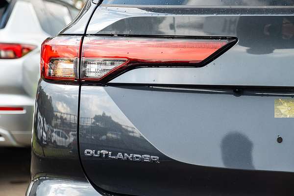 2024 Mitsubishi Outlander Exceed ZM