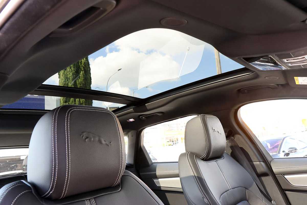2023 Jaguar F-PACE P250 R-Dynamic SE X761