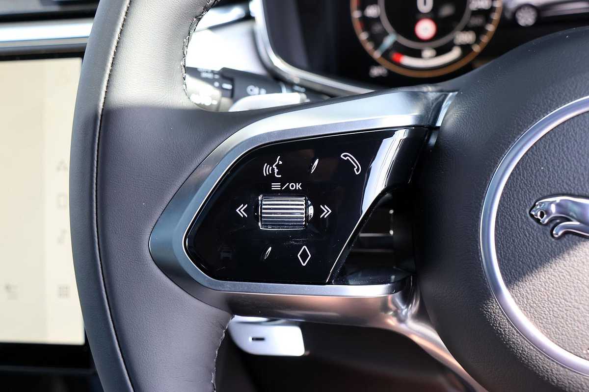 2023 Jaguar F-PACE P250 R-Dynamic SE X761