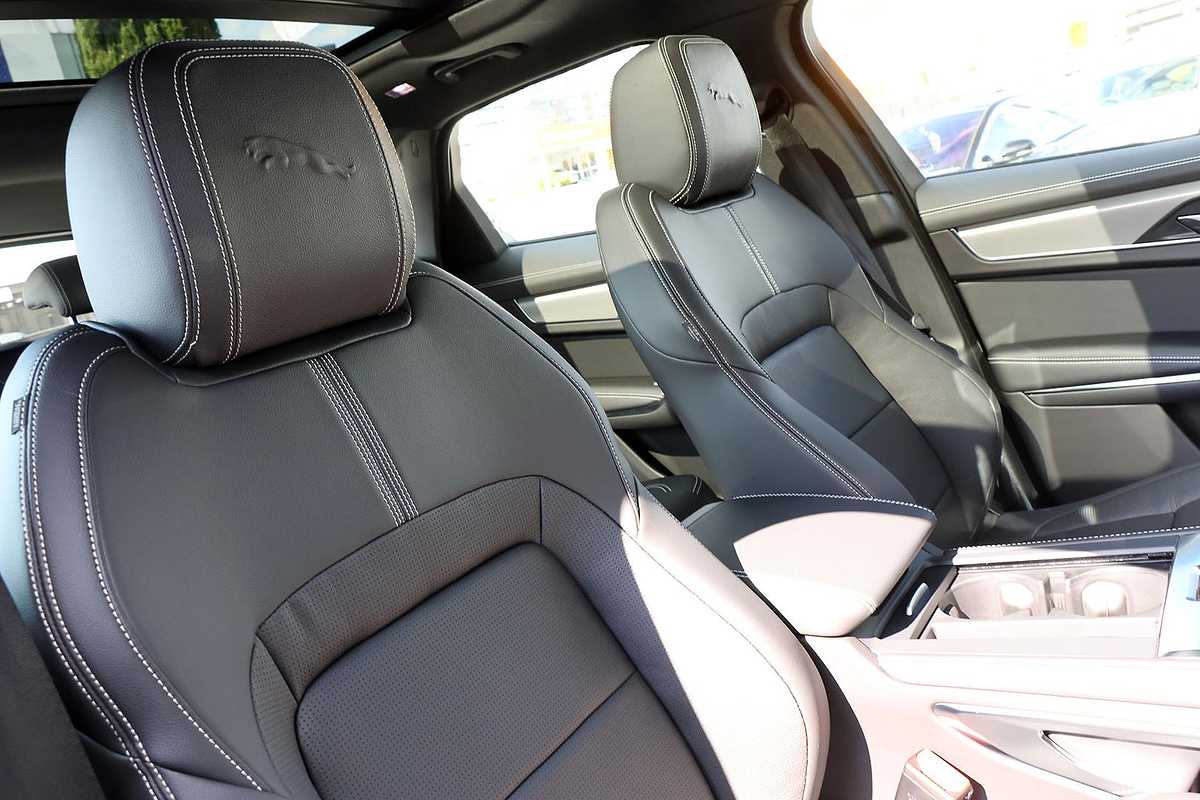2023 Jaguar F-PACE P250 R-Dynamic SE X761