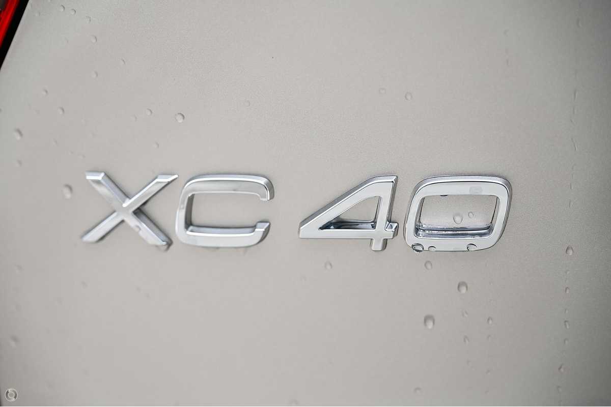 2023 Volvo XC40 Ultimate B4 Bright