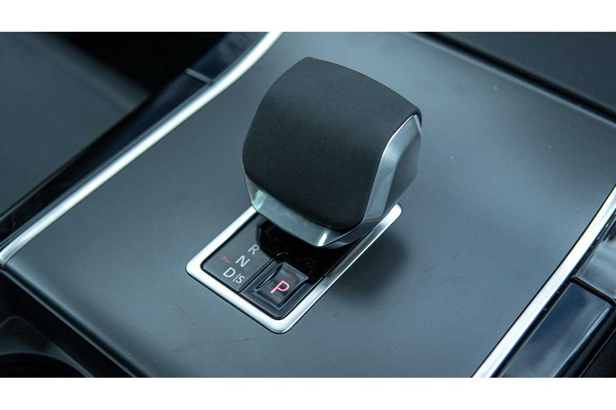 2023 Land Rover Range Rover Velar P400 Dynamic HSE L560