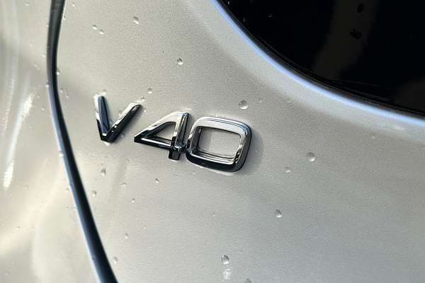 2015 Volvo V40 T4 Luxury