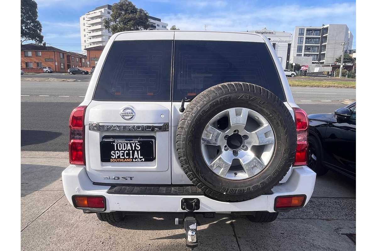 2015 Nissan Patrol ST Y61