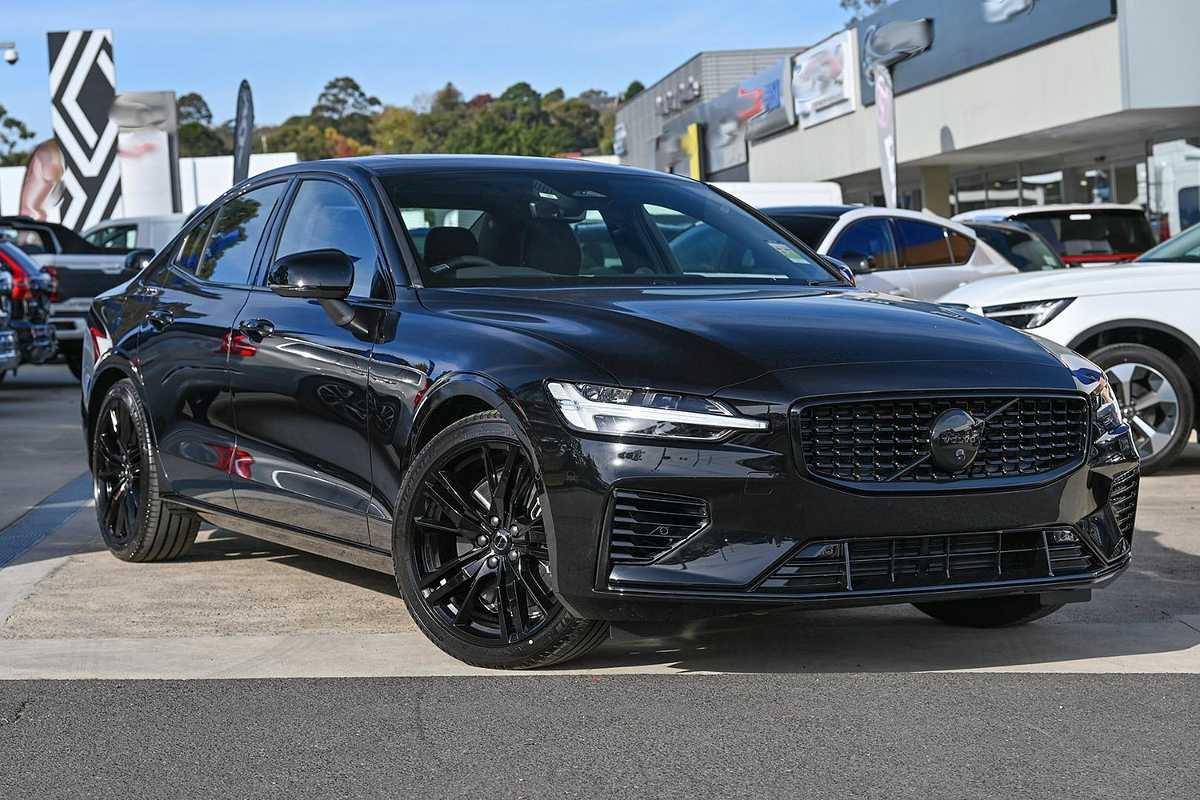 2024 Volvo S60 Recharge T8 Black Edition in Black Demo Sedan