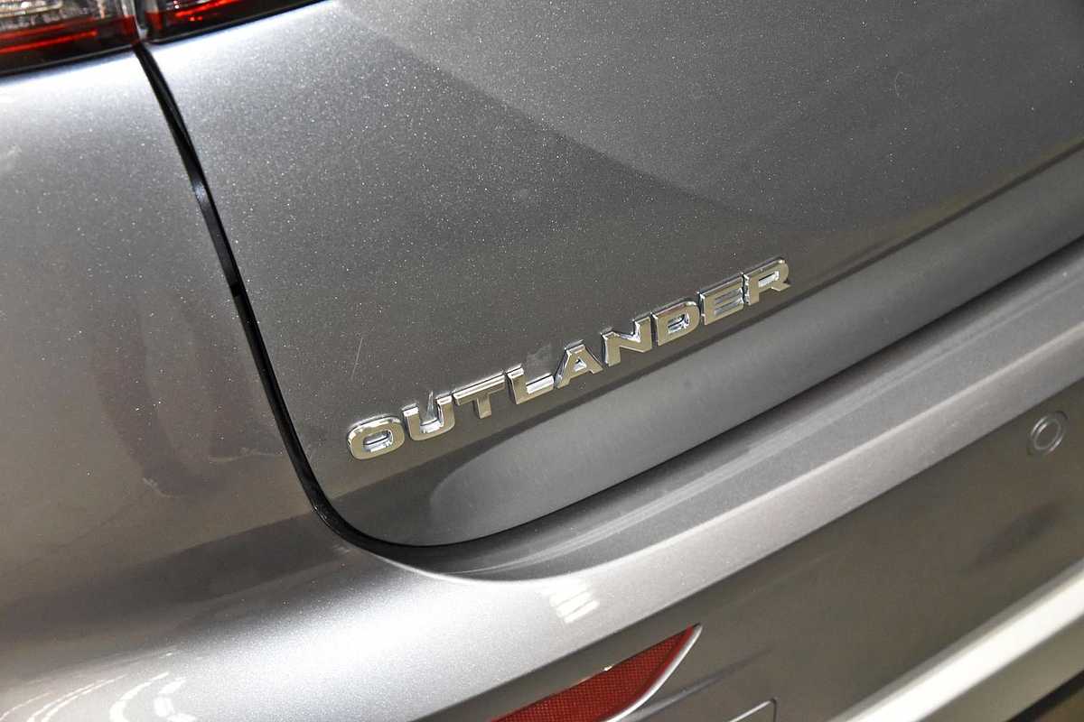 2022 Mitsubishi Outlander Exceed ZM