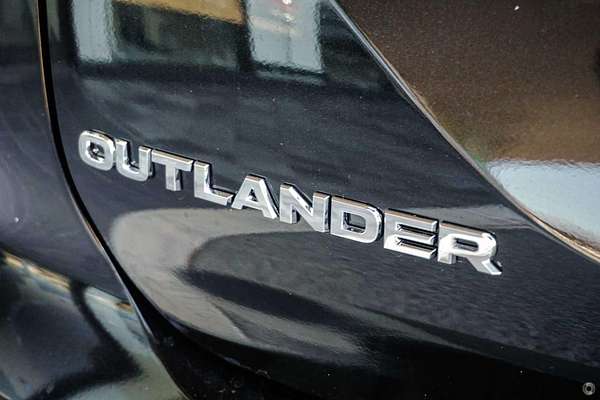 2024 Mitsubishi Outlander Black Edition ZM