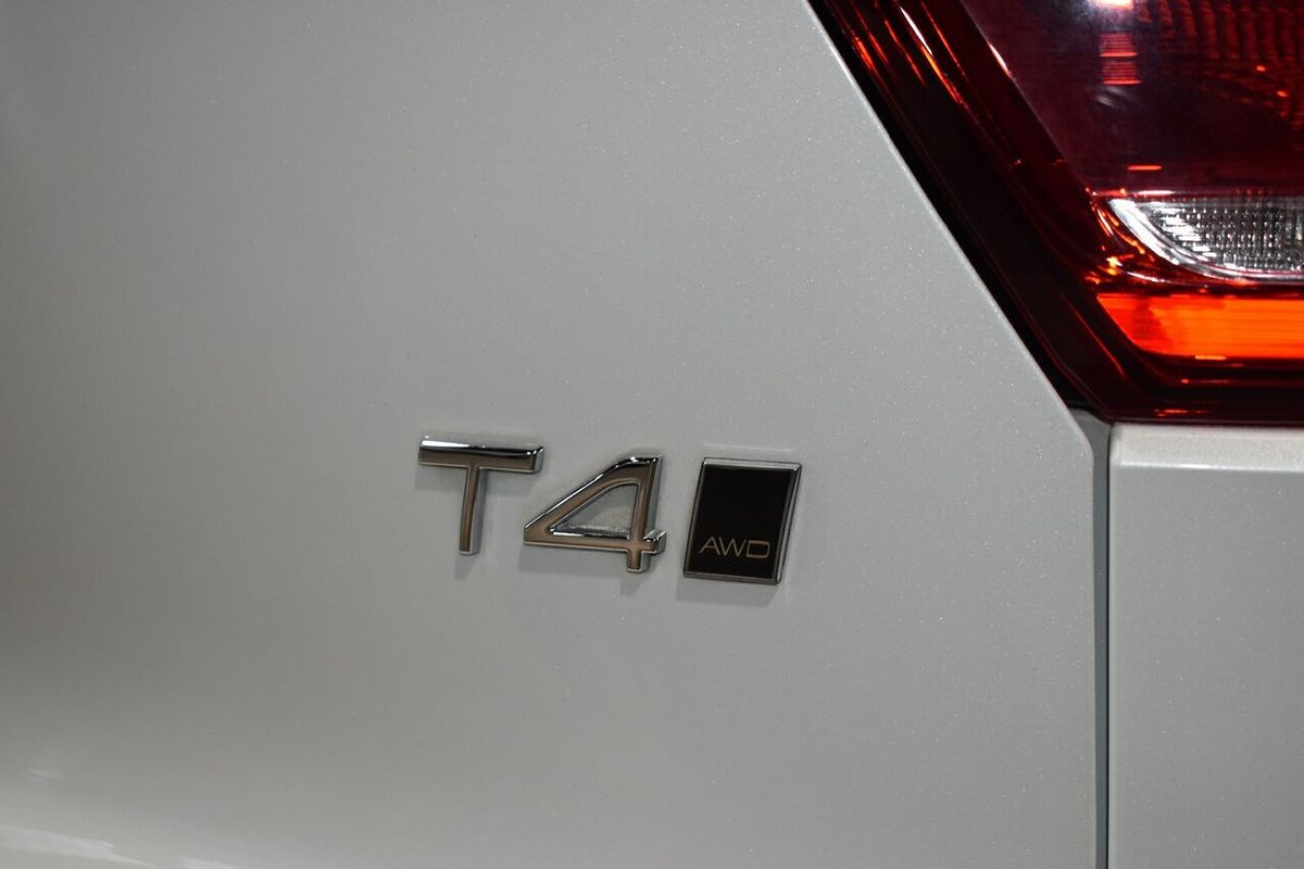 2020 Volvo XC40 T4 AWD Inscription XZ MY21