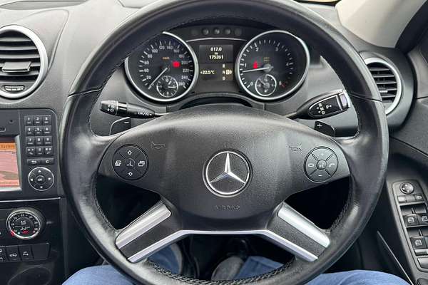 2010 Mercedes Benz M-Class ML300 CDI BlueEFFICIENCY AMG Sports W164