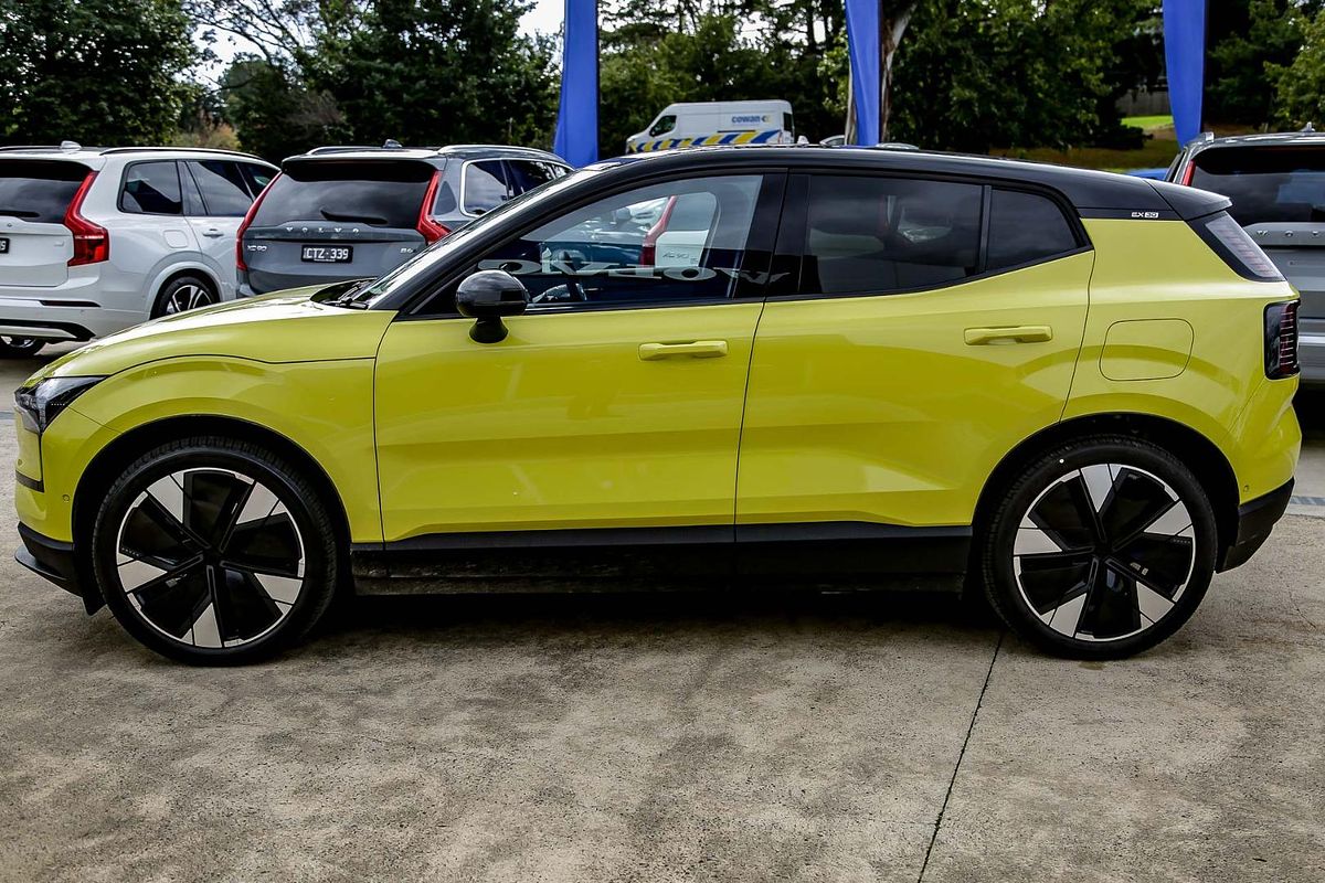 2024 Volvo EX30 Single Motor Extended Range Ultra