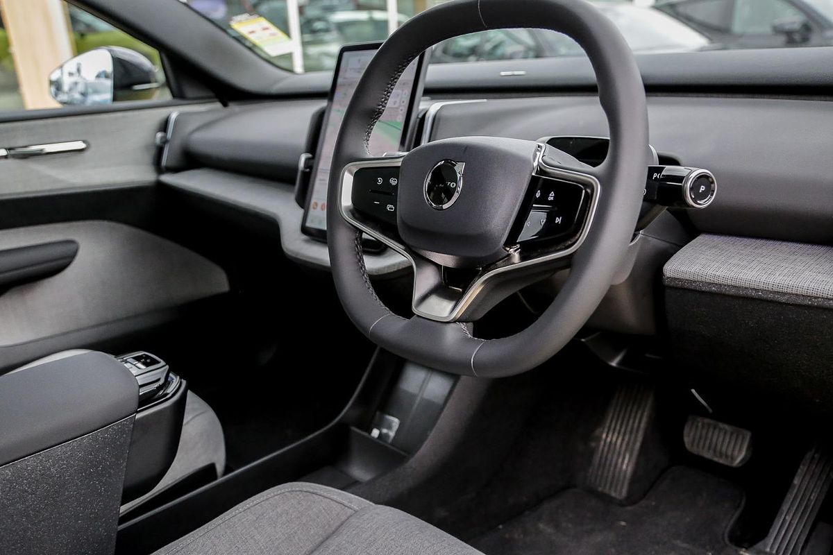 2024 Volvo EX30 Single Motor Extended Range Ultra
