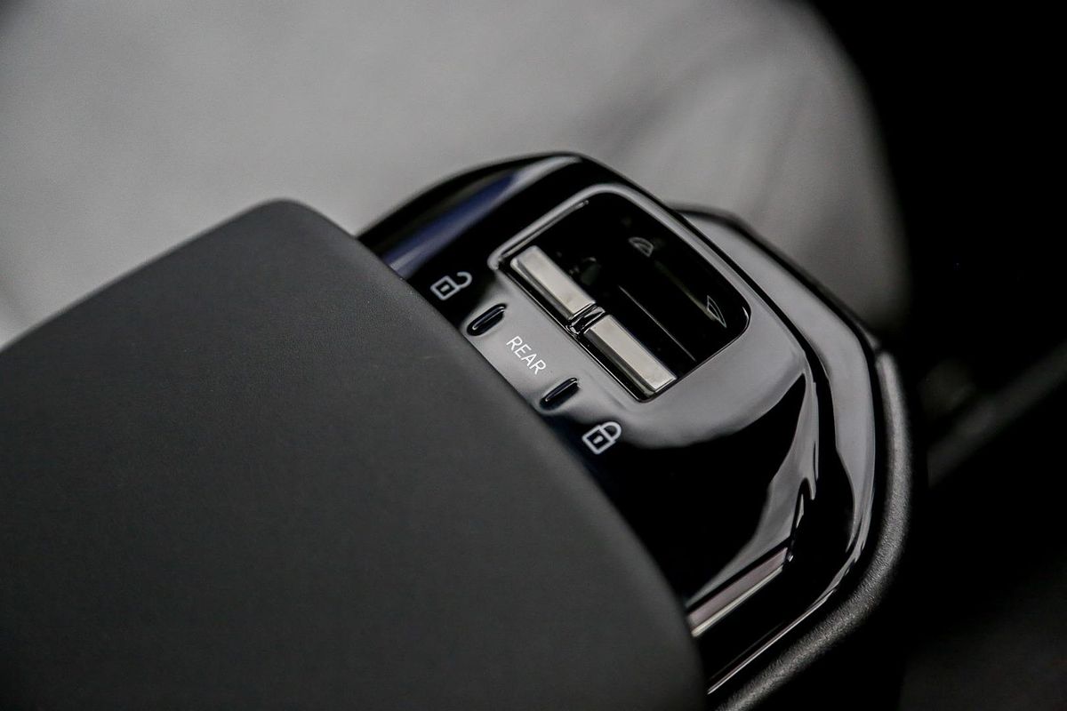2024 Volvo EX30 Single Motor Extended Range Ultra