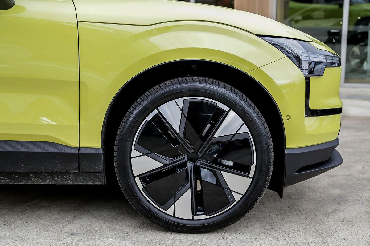 2024 Volvo EX30 Single Motor Extended Range Ultra