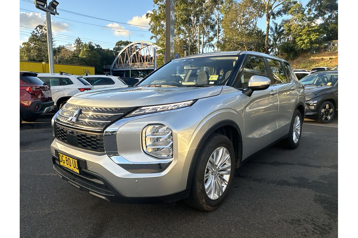 SOLD 2023 Mitsubishi Outlander ES Used SUV Coffs Harbour NSW