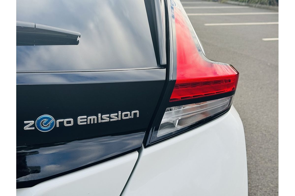 2021 Nissan LEAF ZE1