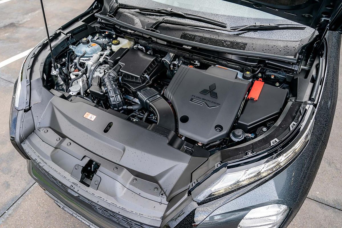 2024 Mitsubishi Outlander PHEV GSR ZM