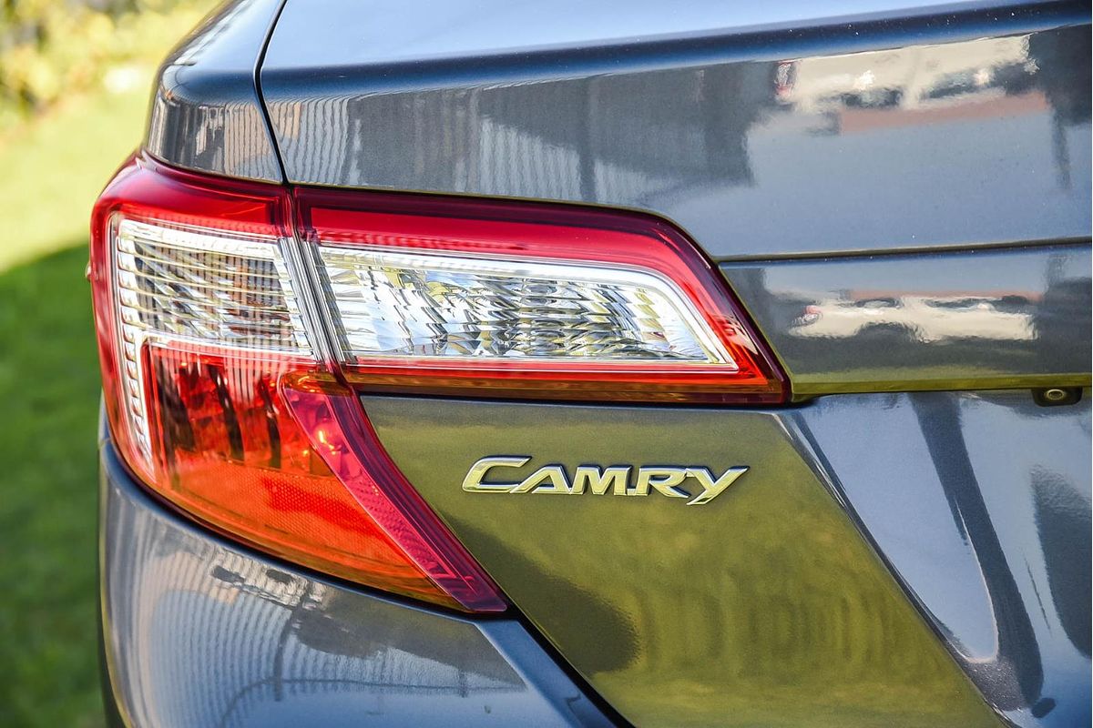 2013 Toyota Camry Hybrid H AVV50R