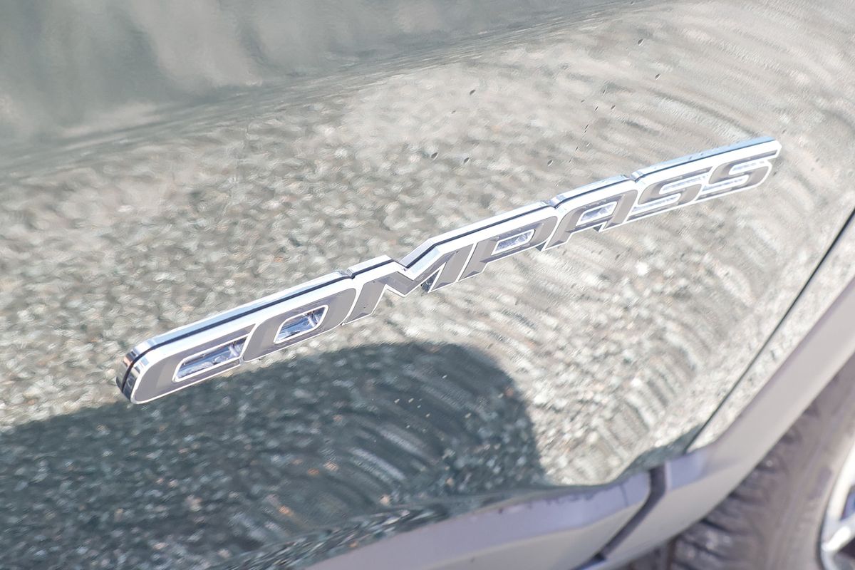 2023 Jeep Compass Limited M6