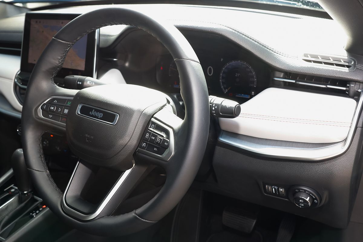 2023 Jeep Compass Limited M6