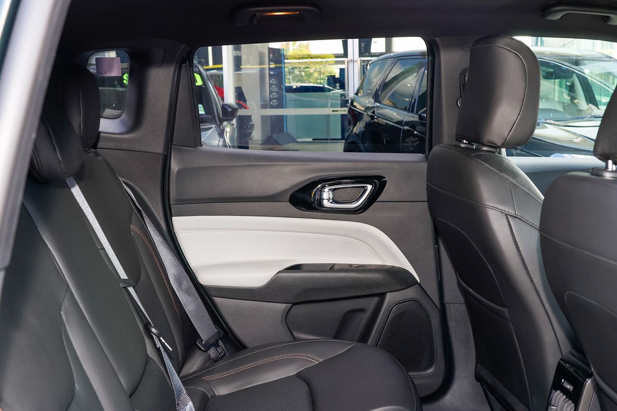 2023 Jeep Compass Limited M6