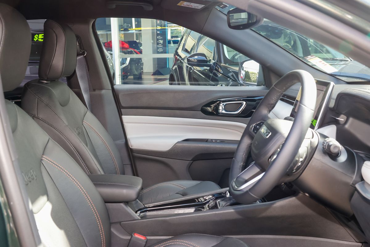 2023 Jeep Compass Limited M6