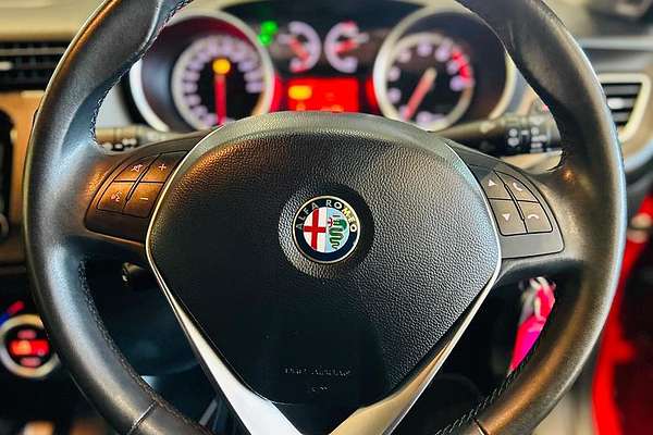 2016 Alfa Romeo Giulietta Distinctive Series 1