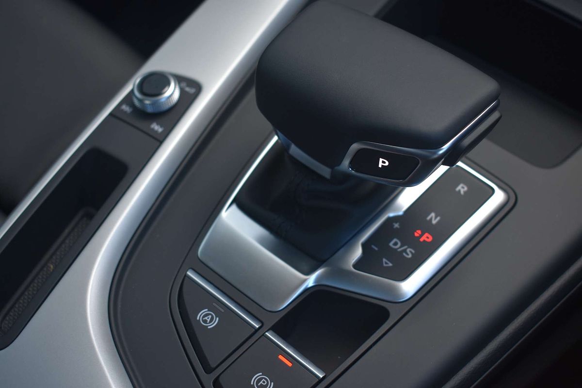 2024 Audi A4 35 TFSI S line B9