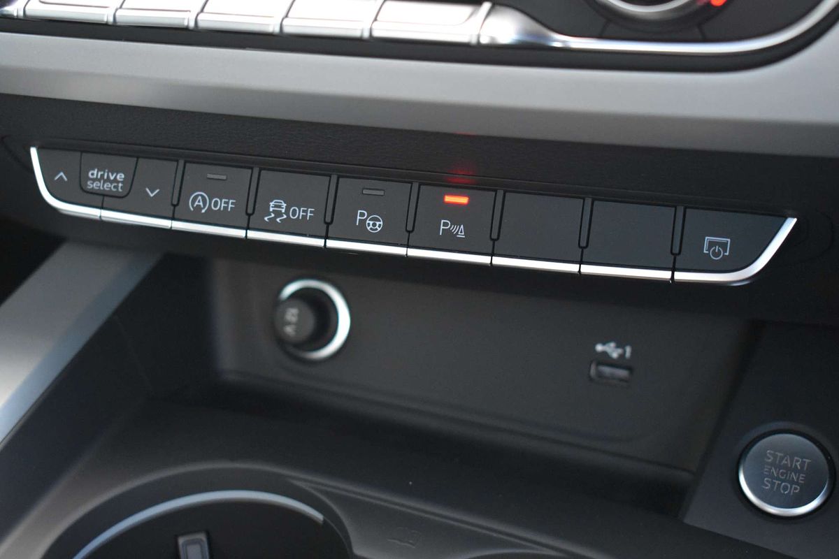 2024 Audi A4 35 TFSI S line B9