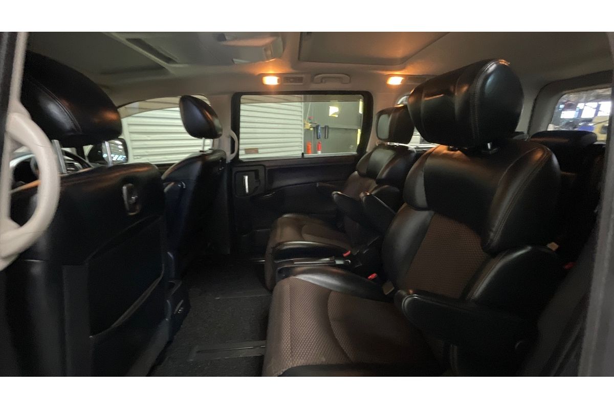 2012 Nissan ELGRAND HIGHWAY STAR