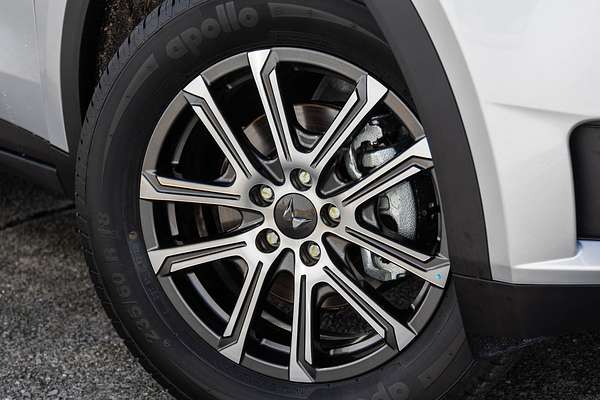 2024 Mahindra XUV700 AX7