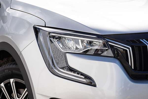 2024 Mahindra XUV700 AX7