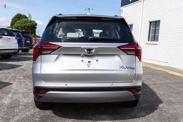 2024 Mahindra XUV700 AX7